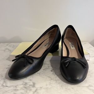 Black ballet pumps